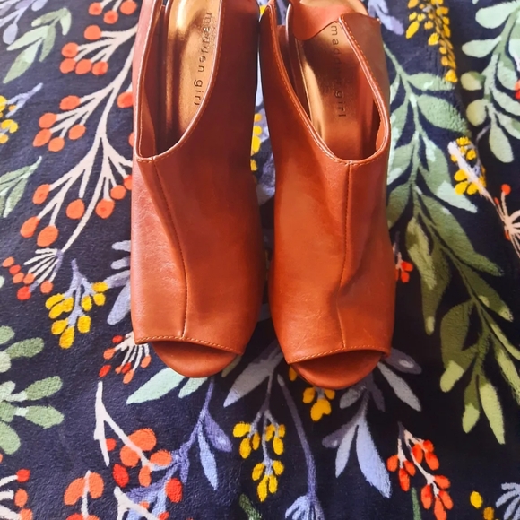 Madden Girl size 8.5M Wallup wedges - Picture 2 of 4